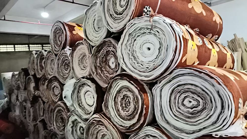 Quilted composite foam roll